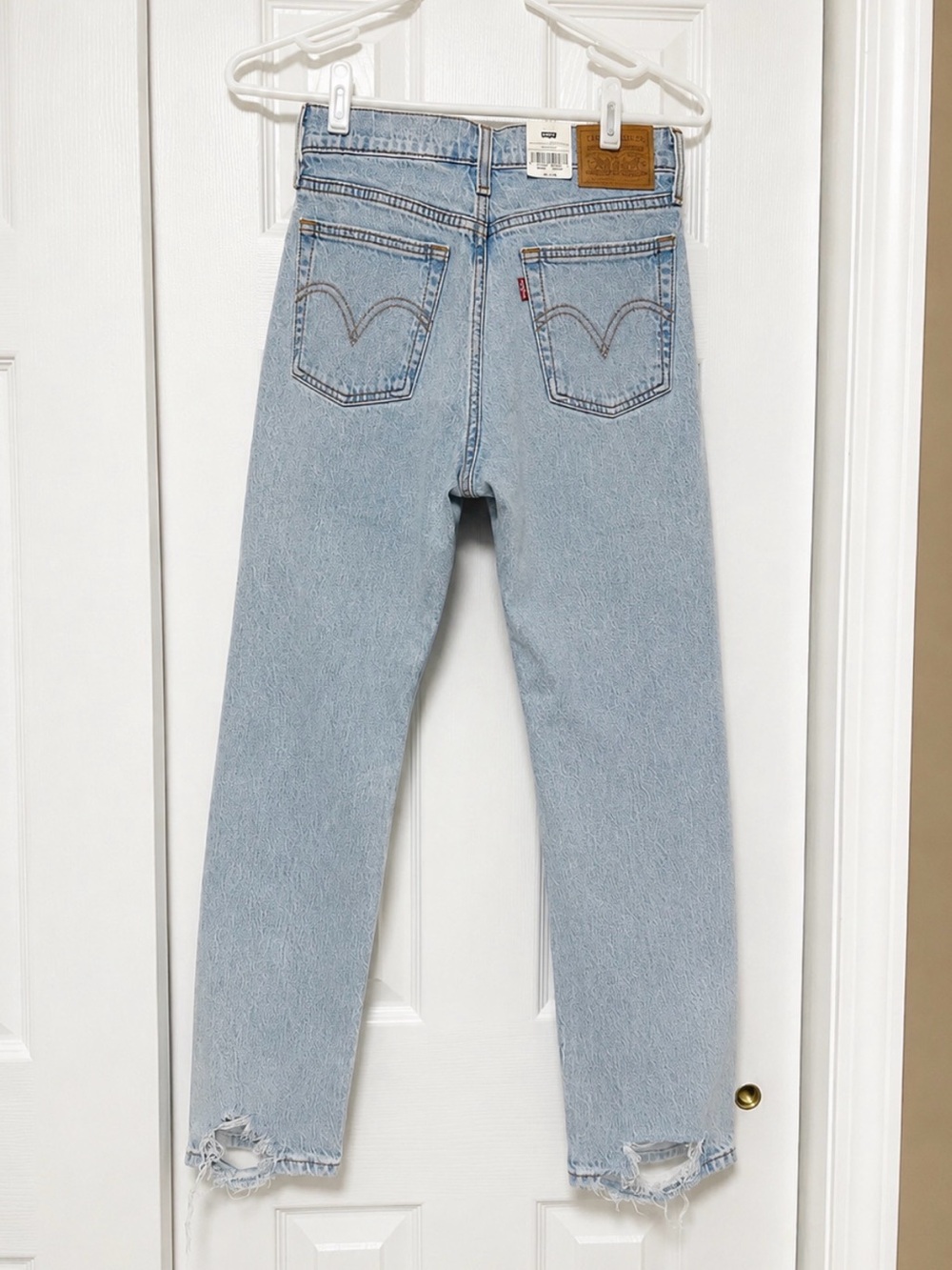 Levi’s Wedgie Straight Distressed Jeans NWT Light Wash 25x26 - Picture 2 of 8